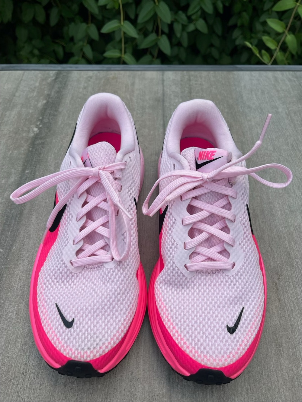 Nike Women’s Pink and Black Running Sneakers - Picture 5 of 10